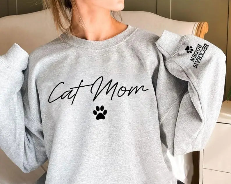 Personalized Embroidered Cat Mom Sweatshirt, Cat Mom Sweatshirt, Mom Sweatshirt, Custom Cat Mom Sweatshirt with Children&