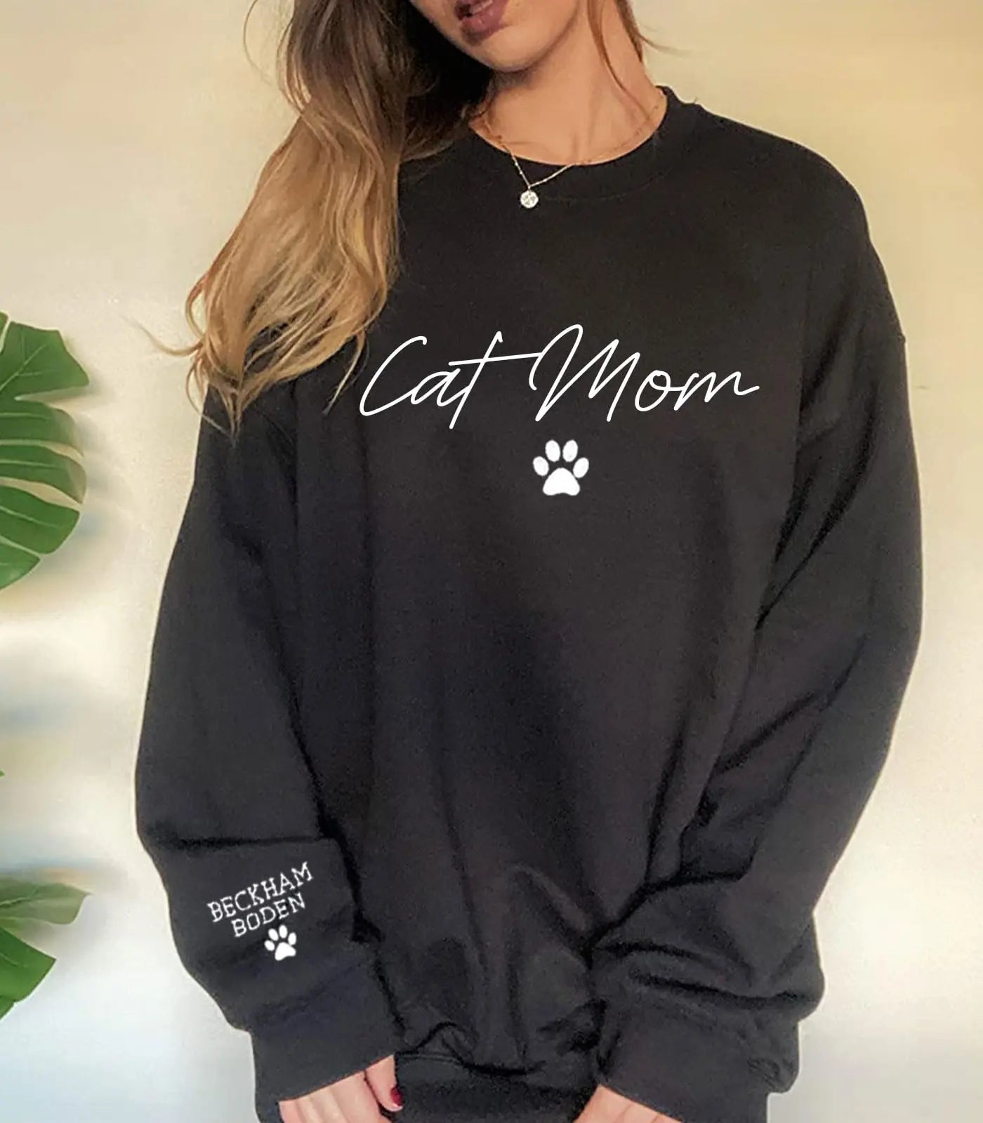 Personalized Embroidered Cat Mom Sweatshirt, Cat Mom Sweatshirt, Mom Sweatshirt, Custom Cat Mom Sweatshirt with Children&